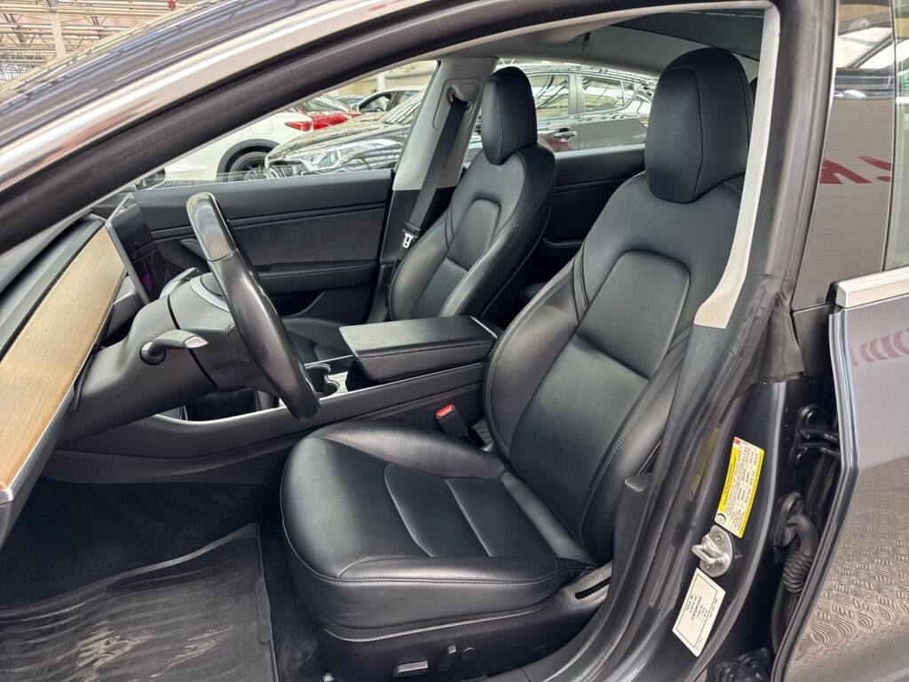 Tesla Model 3 2019 Harmaa