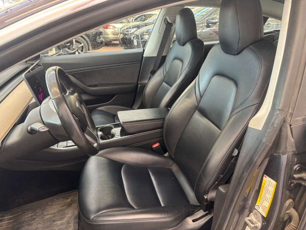 Tesla Model 3 2019 Harmaa