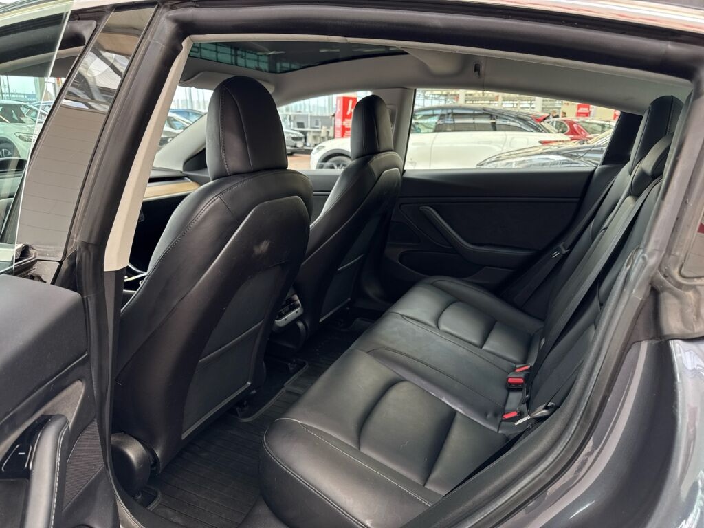 Tesla Model 3 2019 Harmaa