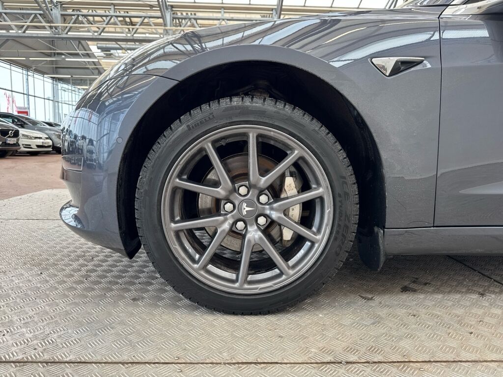 Tesla Model 3 2019 Harmaa