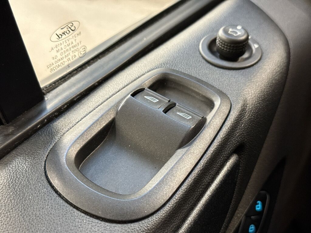 Ford Transit Custom 2023 Valkoinen