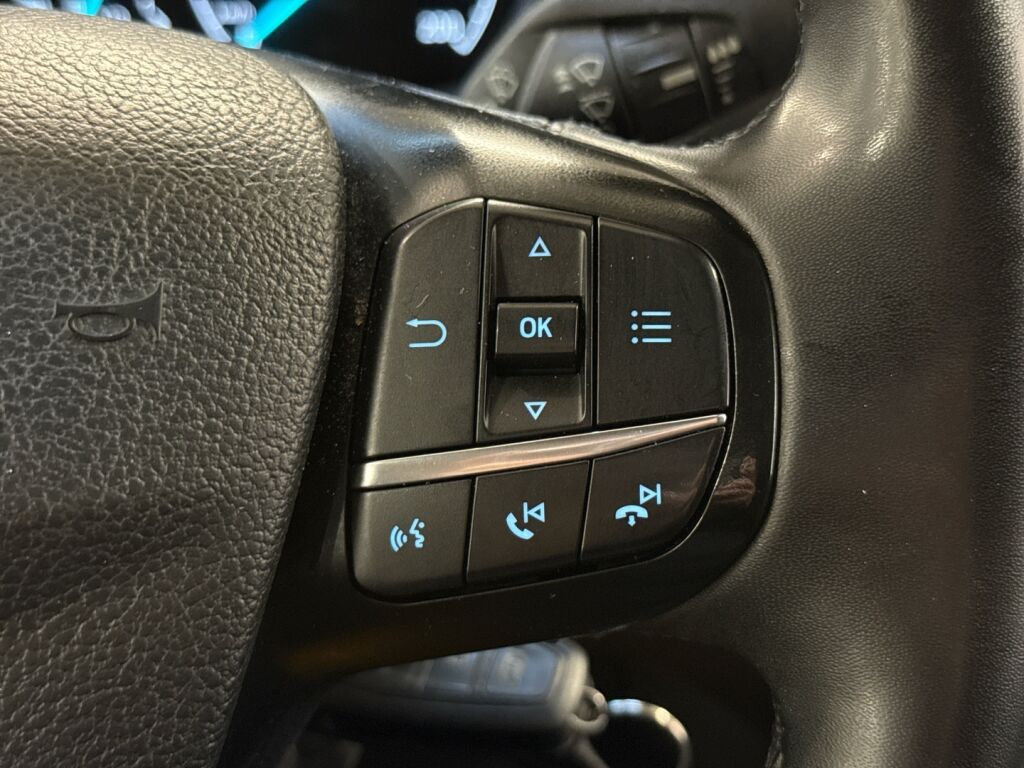 Ford Transit Custom 2023 Valkoinen