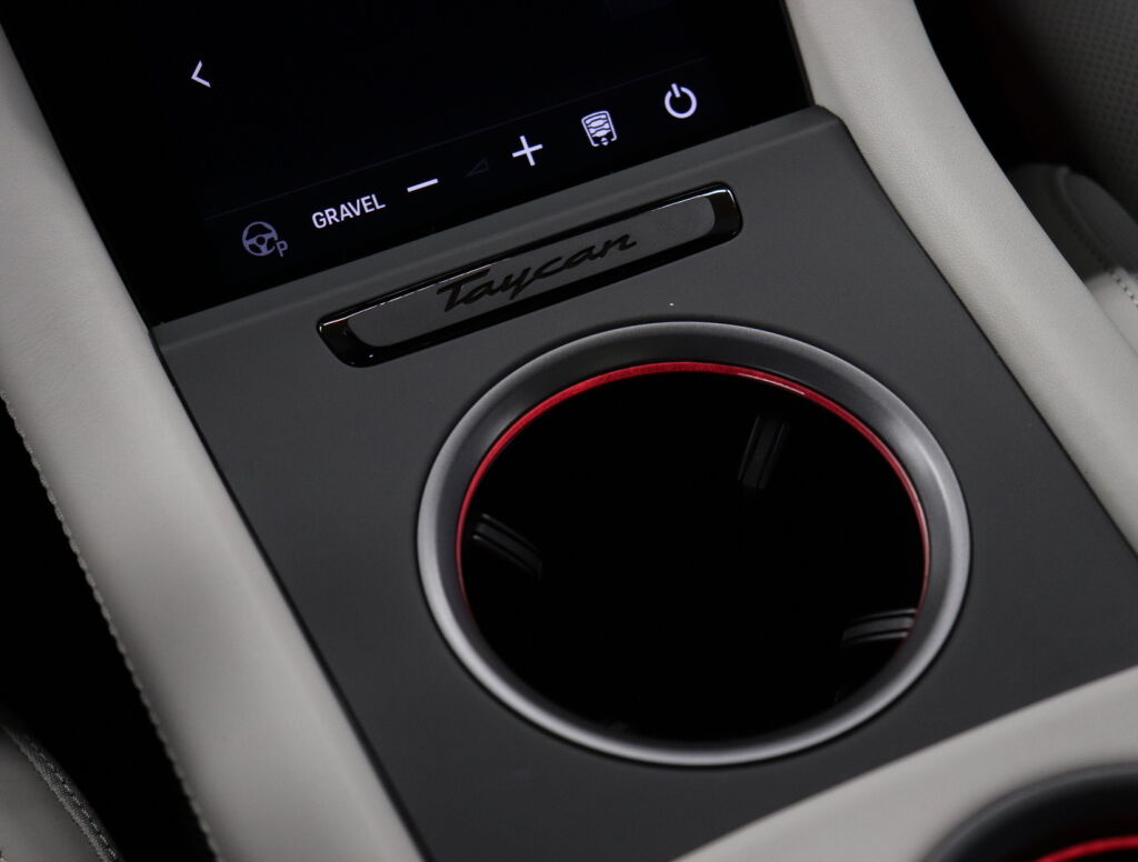 Porsche Taycan 2023 Musta