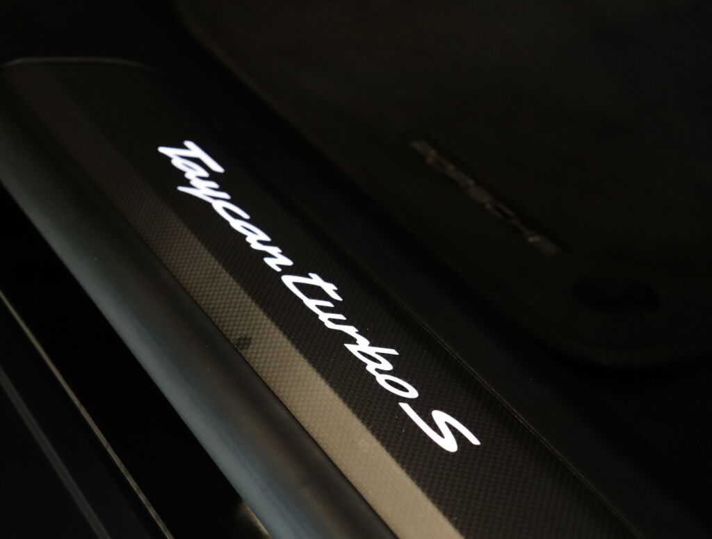 Porsche Taycan 2023 Musta