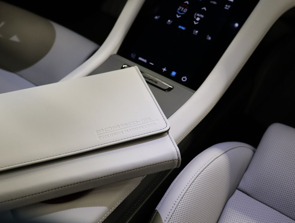 Porsche Taycan 2023 Musta