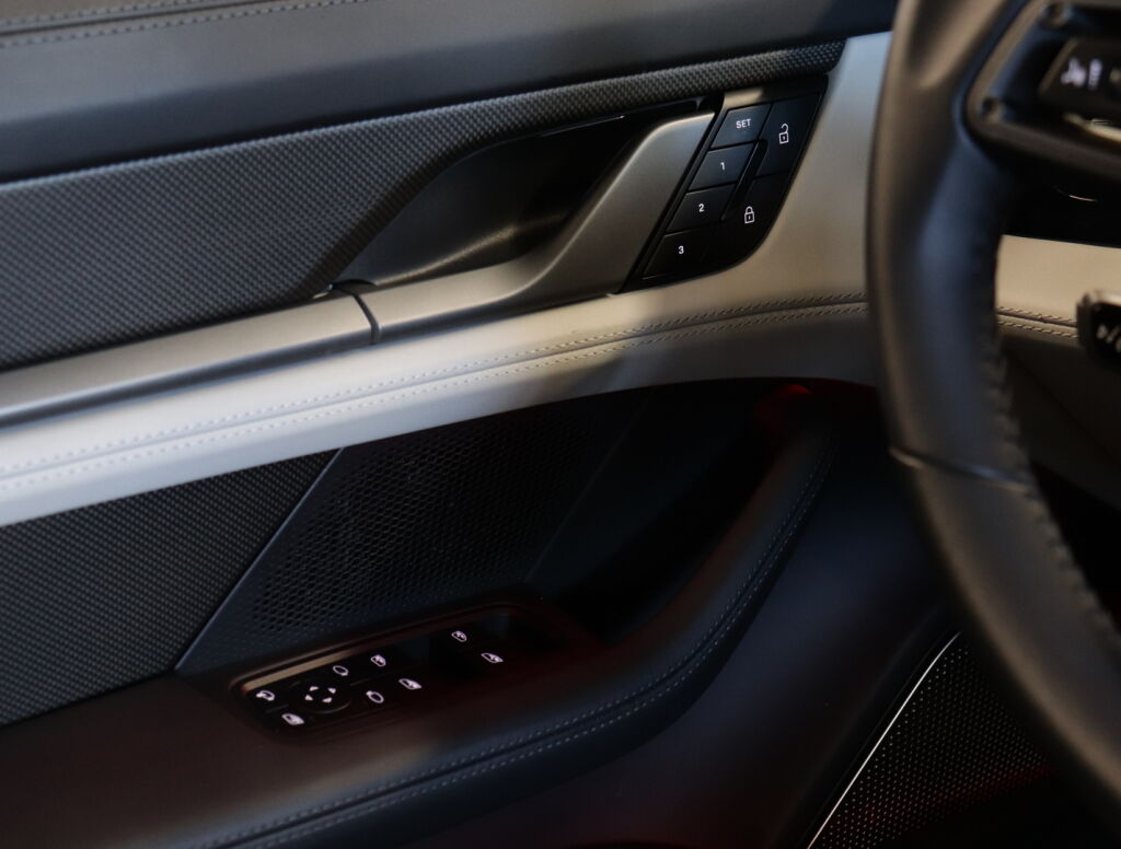 Porsche Taycan 2023 Musta