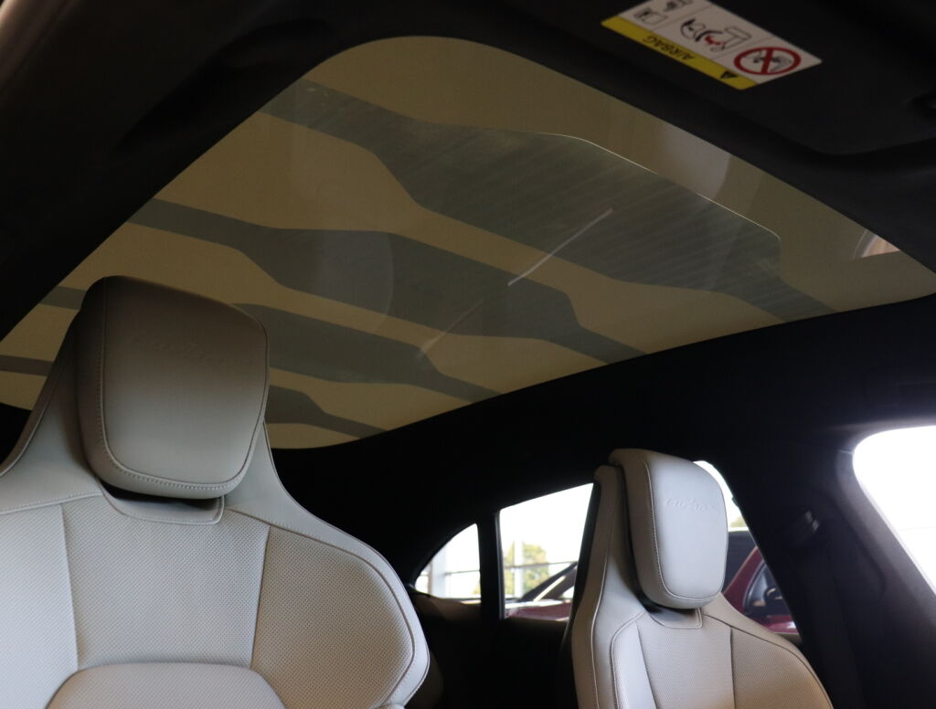 Porsche Taycan 2023 Musta