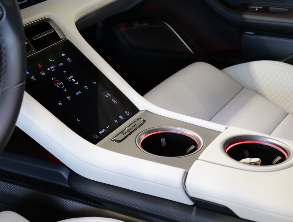 Porsche Taycan 2023 Musta