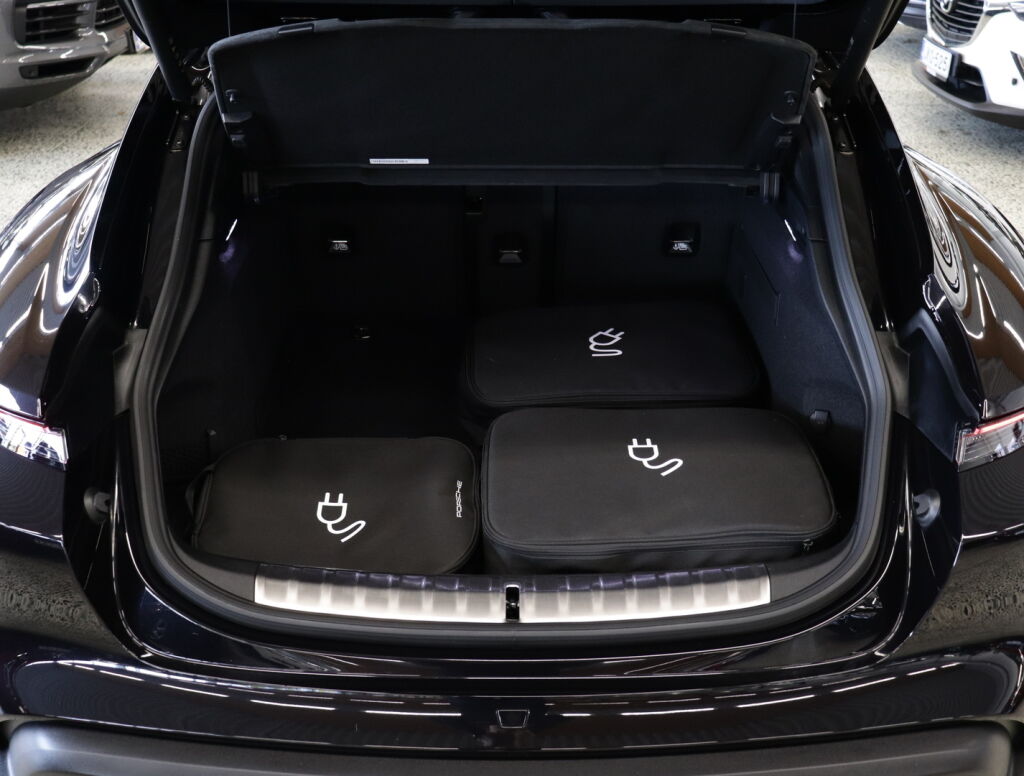 Porsche Taycan 2023 Musta