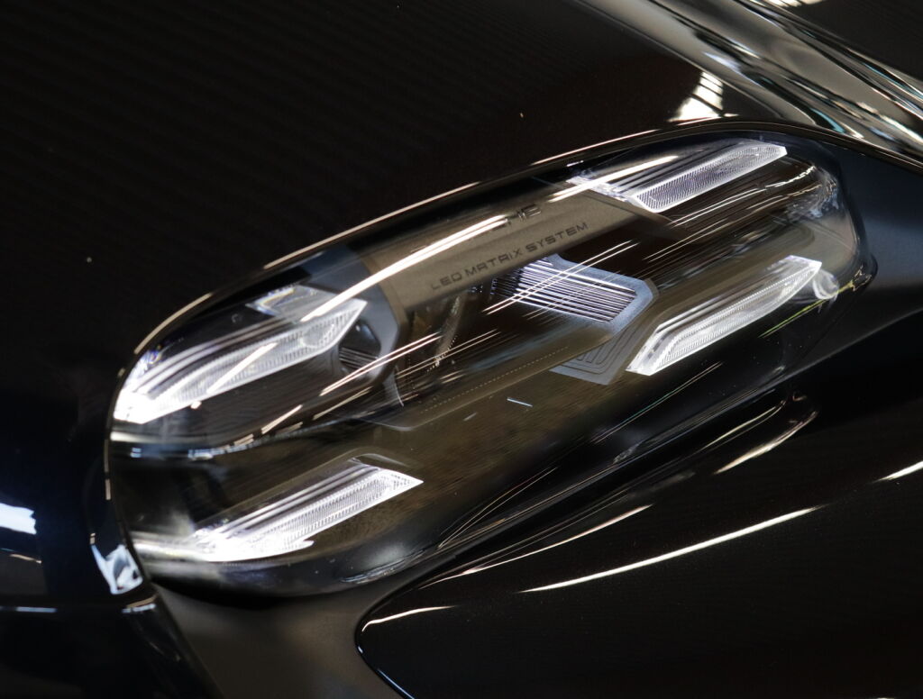 Porsche Taycan 2023 Musta