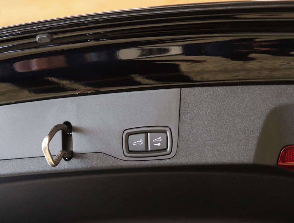 Porsche Taycan 2023 Musta