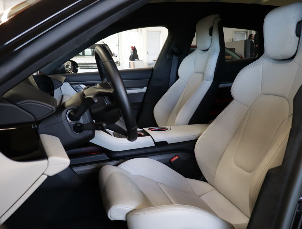 Porsche Taycan 2023 Musta