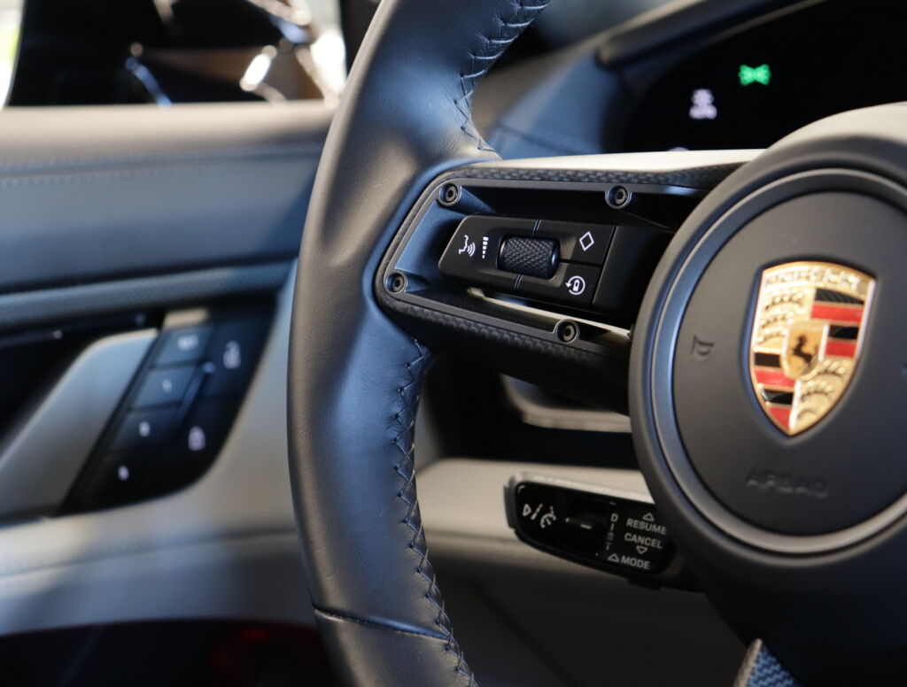 Porsche Taycan 2023 Musta