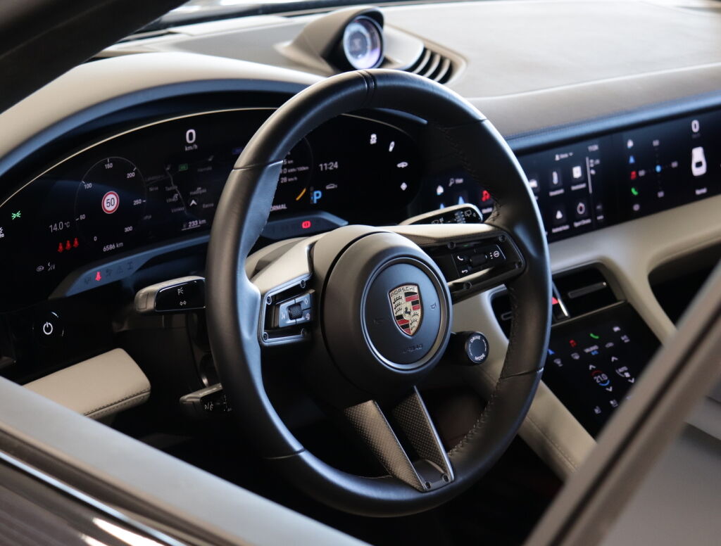 Porsche Taycan 2023 Musta