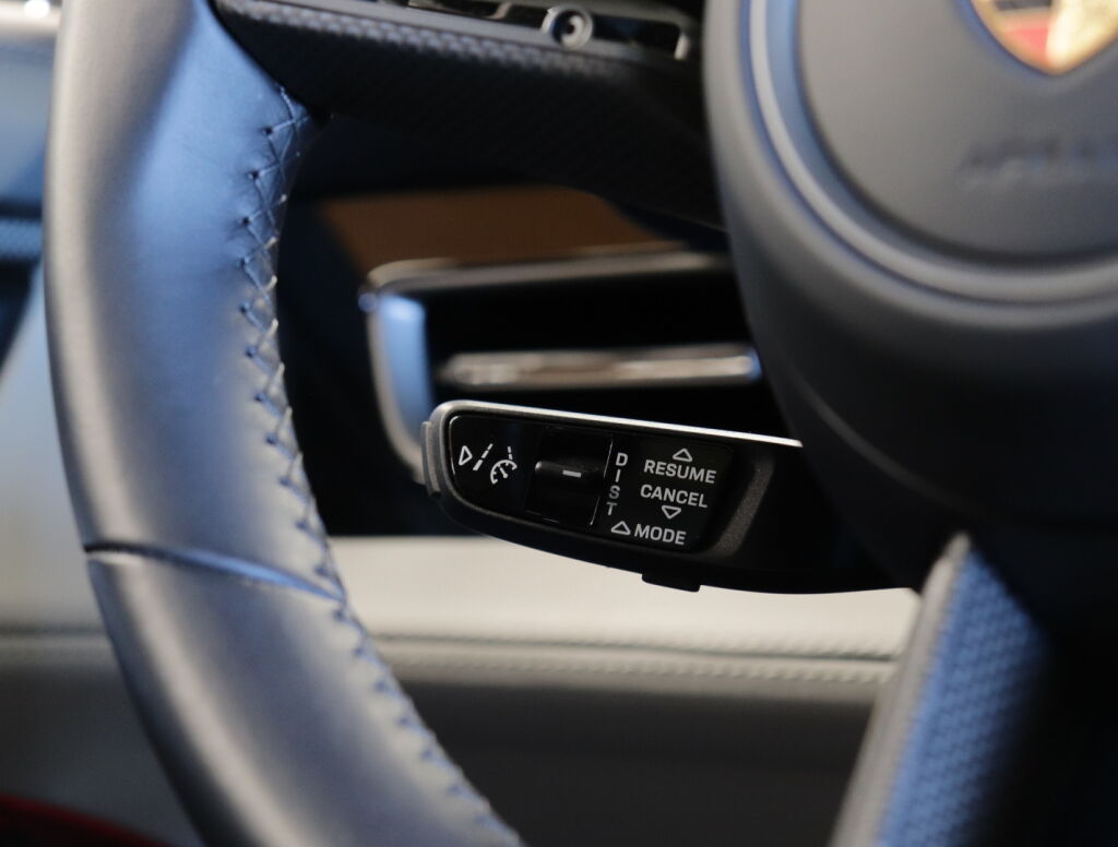 Porsche Taycan 2023 Musta