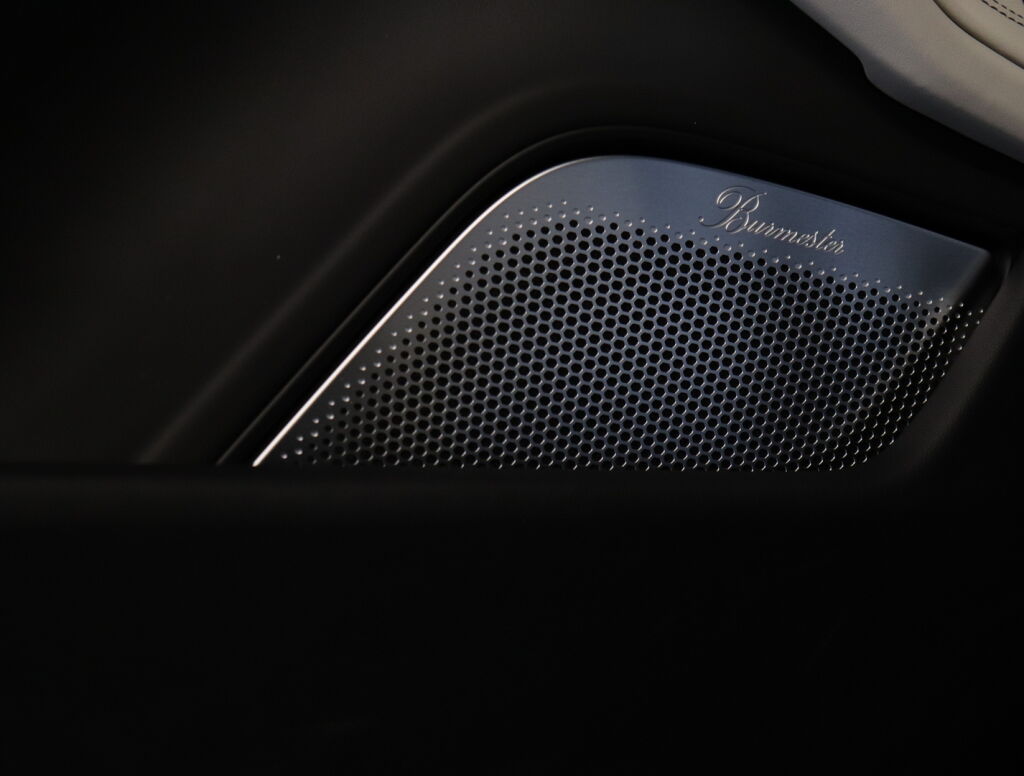 Porsche Taycan 2023 Musta