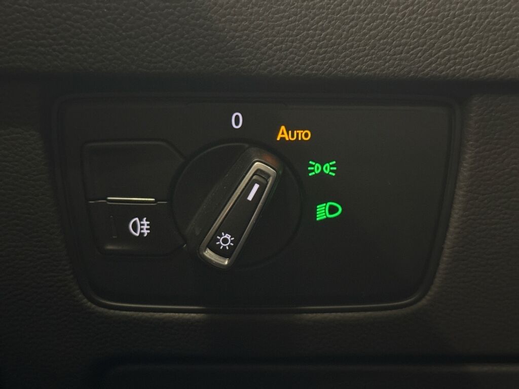 Volkswagen Passat 2018 Musta