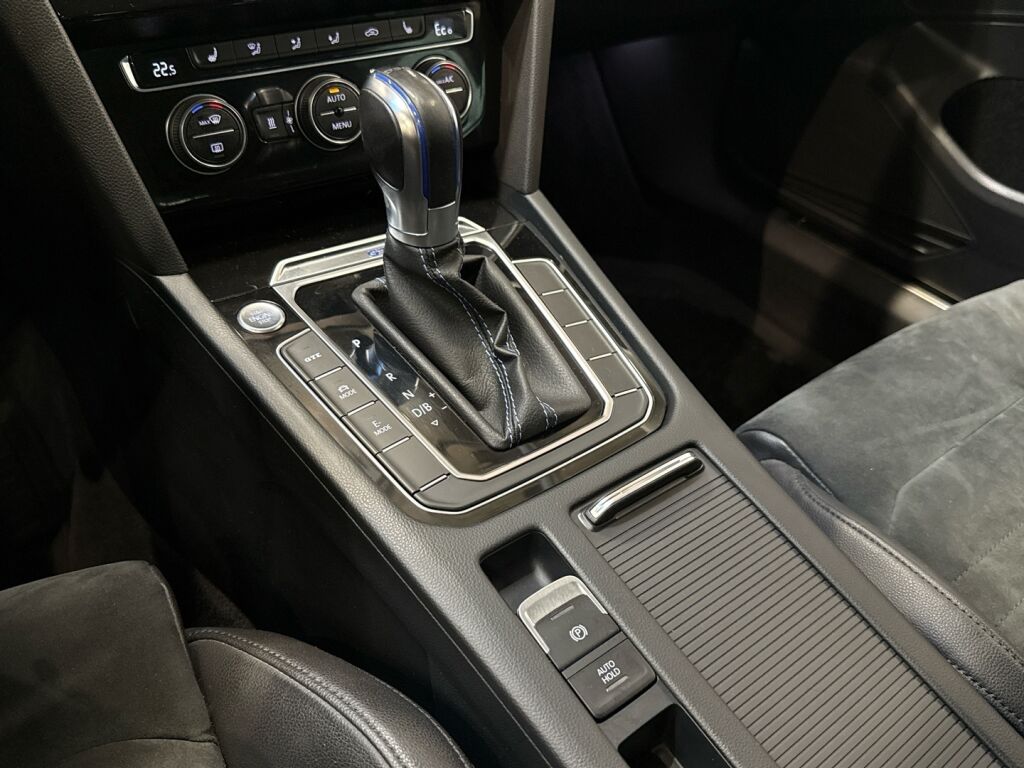 Volkswagen Passat 2018 Musta