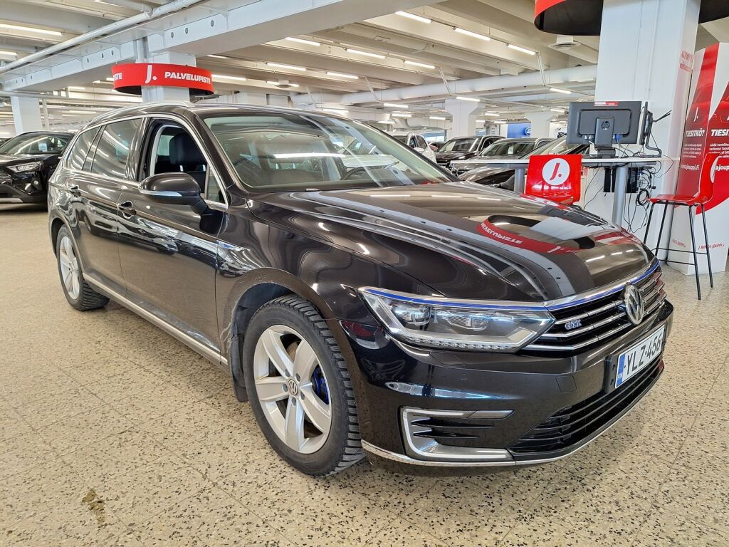 Volkswagen Passat 2018 Musta