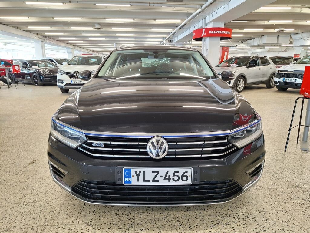 Volkswagen Passat 2018 Musta