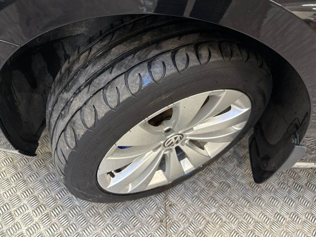 Volkswagen Passat 2018 Musta