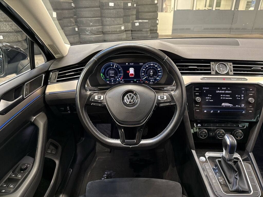 Volkswagen Passat 2018 Musta