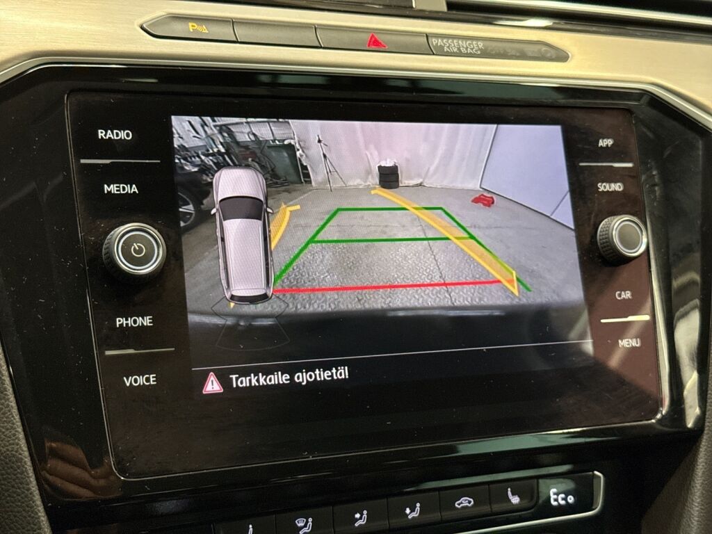 Volkswagen Passat 2018 Musta