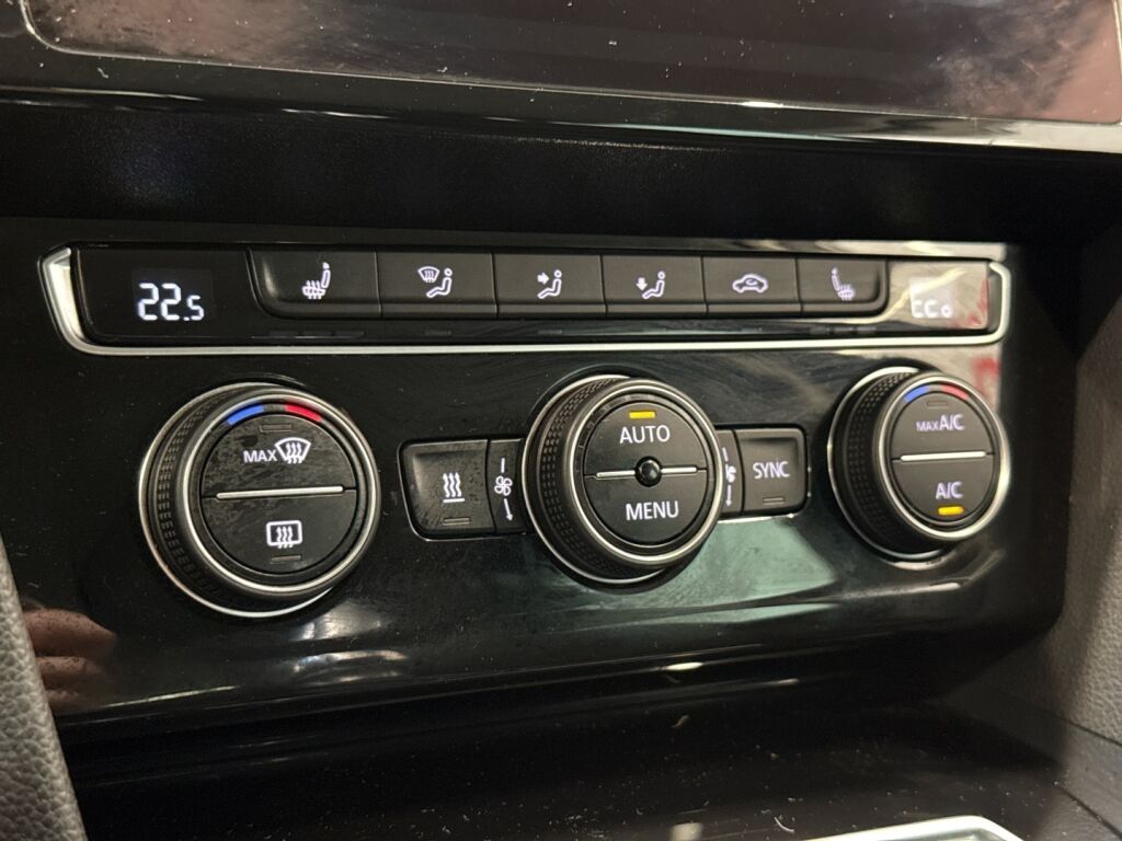 Volkswagen Passat 2018 Musta