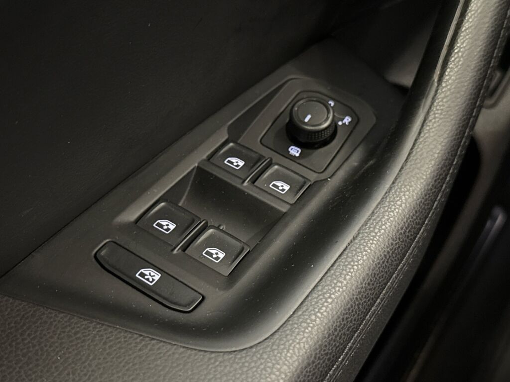 Volkswagen Passat 2018 Musta