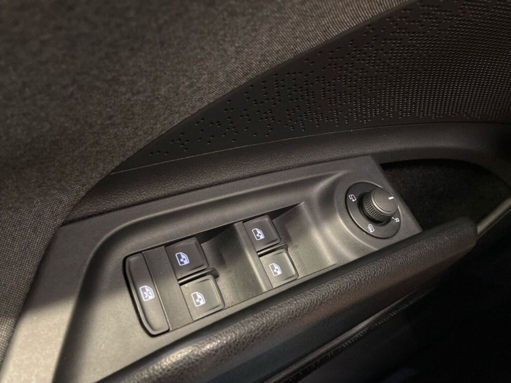 Skoda Enyaq 2023 Musta
