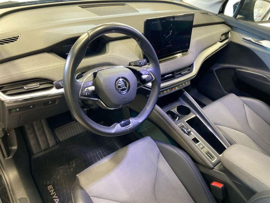 Skoda Enyaq 2023 Musta