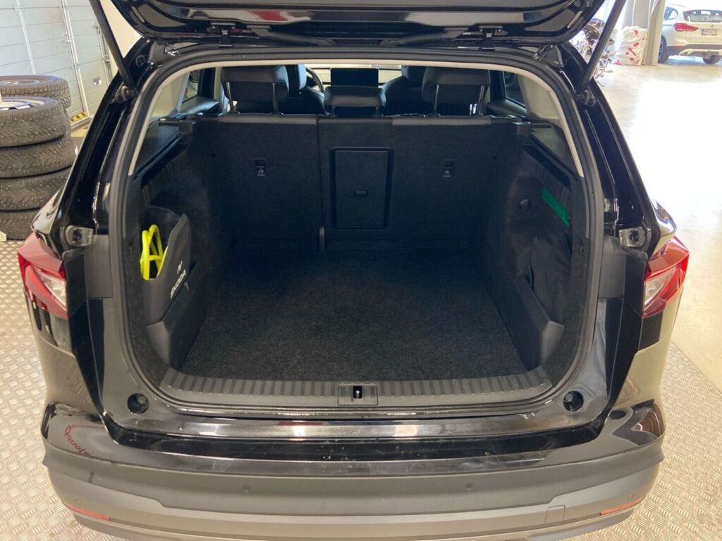 Skoda Enyaq 2023 Musta