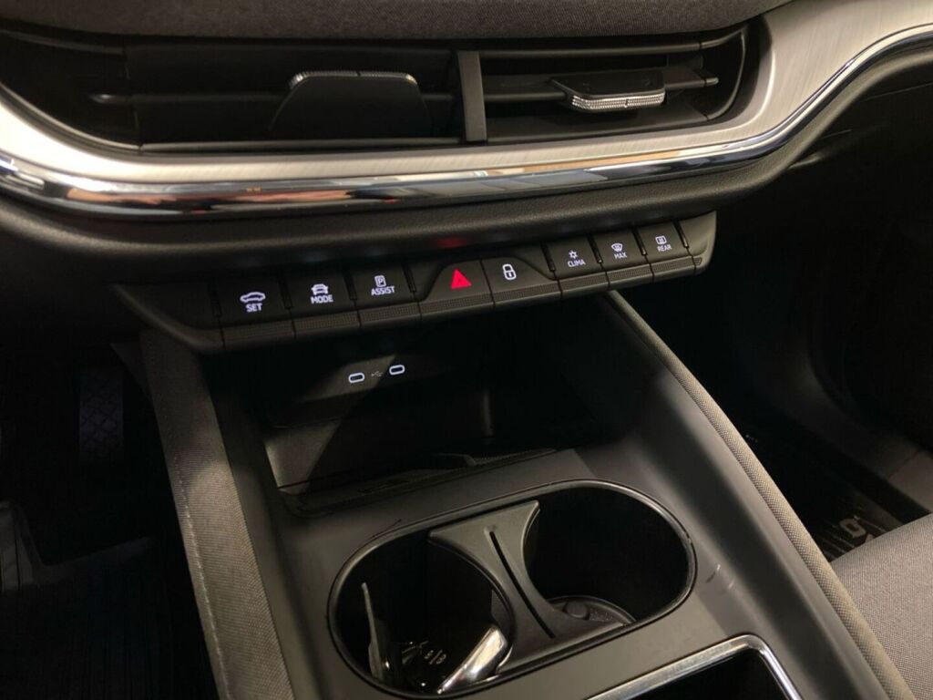 Skoda Enyaq 2023 Musta