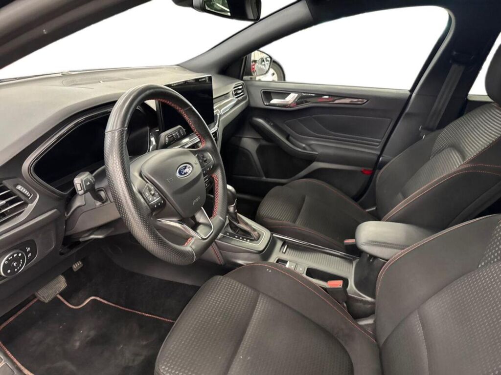 Ford Focus 2023 Musta