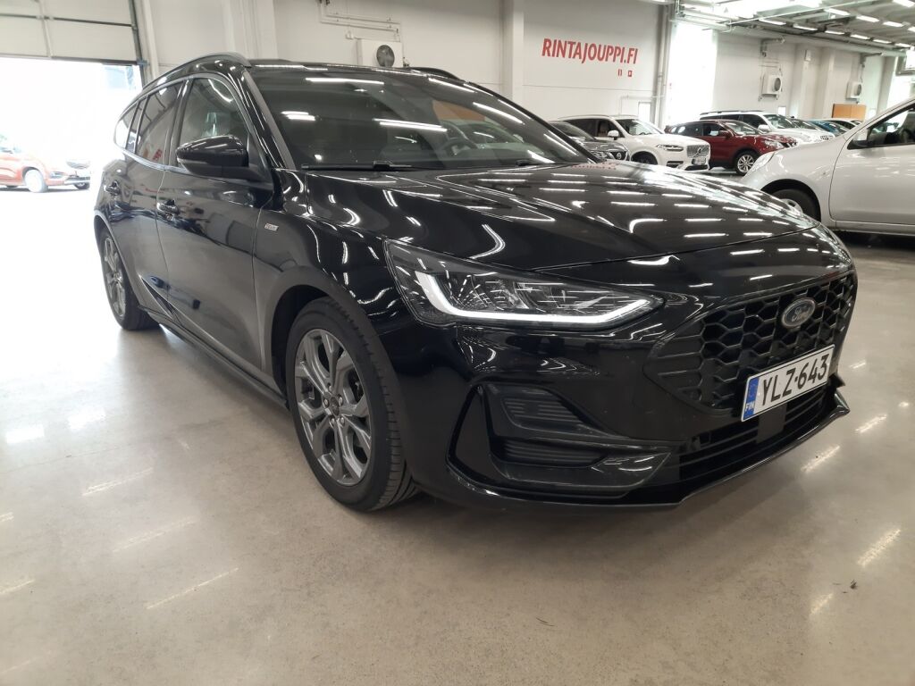 Ford Focus 2023 Musta