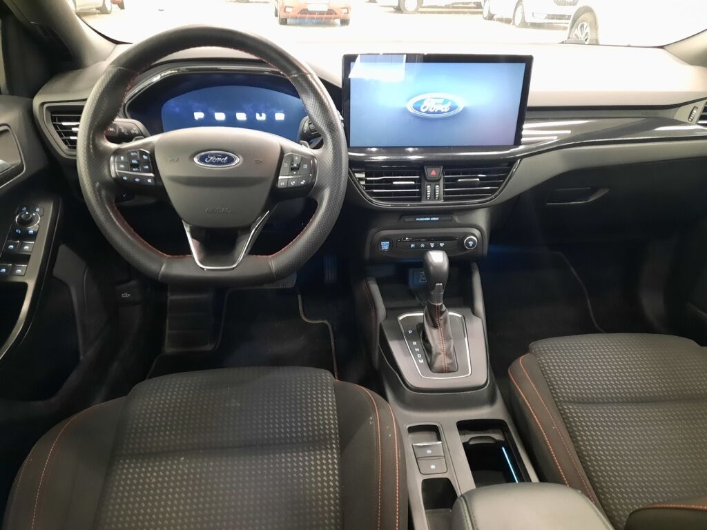 Ford Focus 2023 Musta