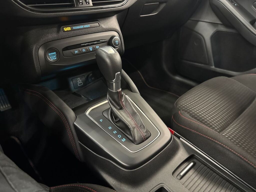 Ford Focus 2023 Musta