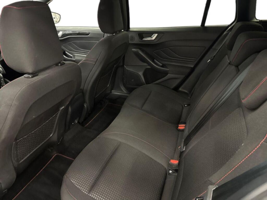 Ford Focus 2023 Musta