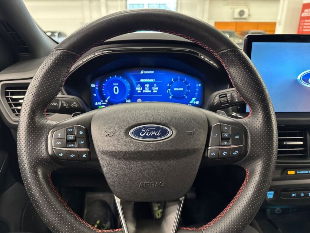 Ford Focus 2023 Musta
