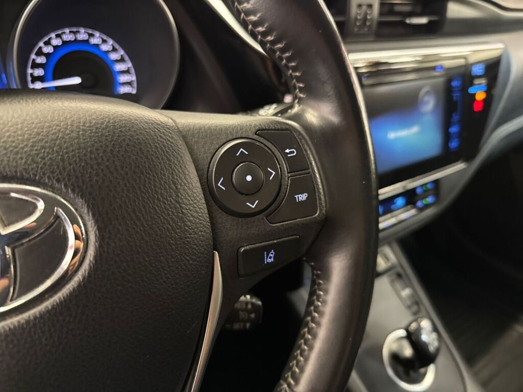 Toyota Auris 2018 Harmaa