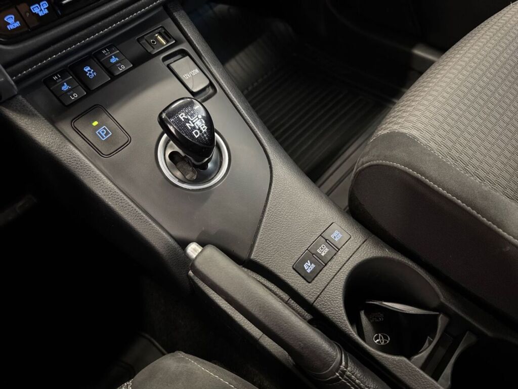 Toyota Auris 2018 Harmaa
