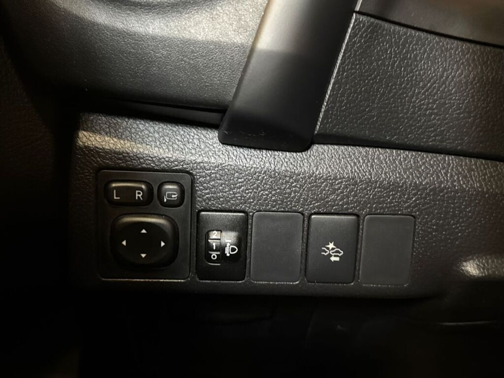 Toyota Auris 2018 Harmaa