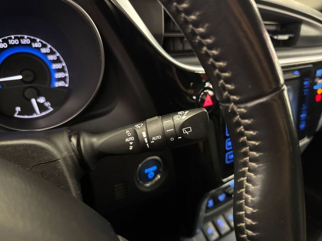 Toyota Auris 2018 Harmaa