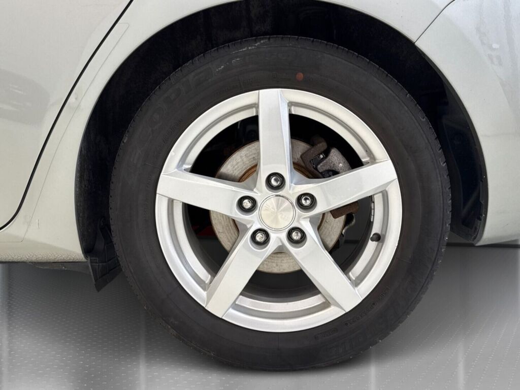 Toyota Auris 2018 Harmaa