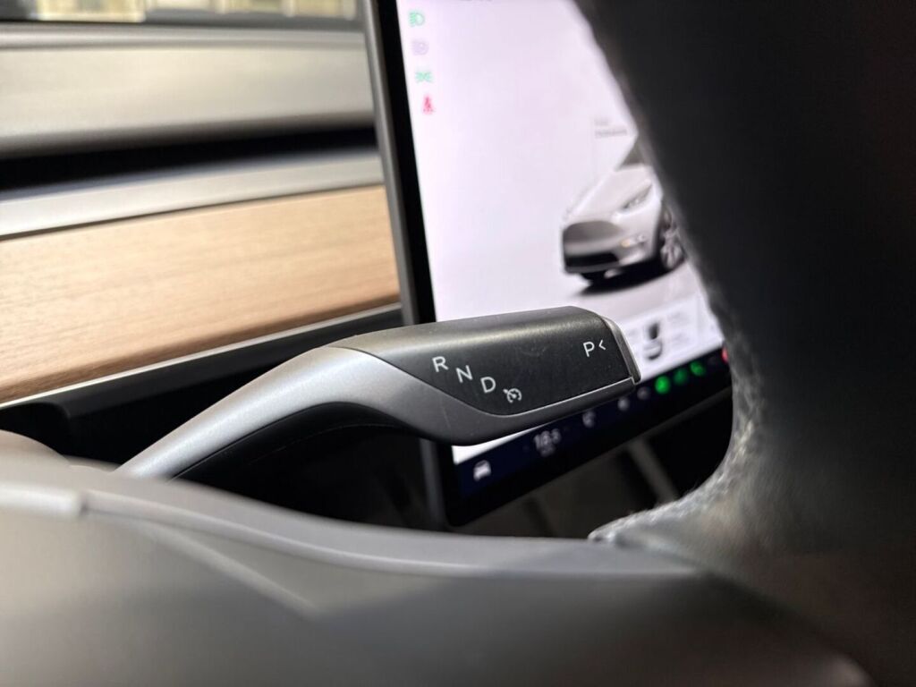 Tesla Model Y 2023 Valkoinen