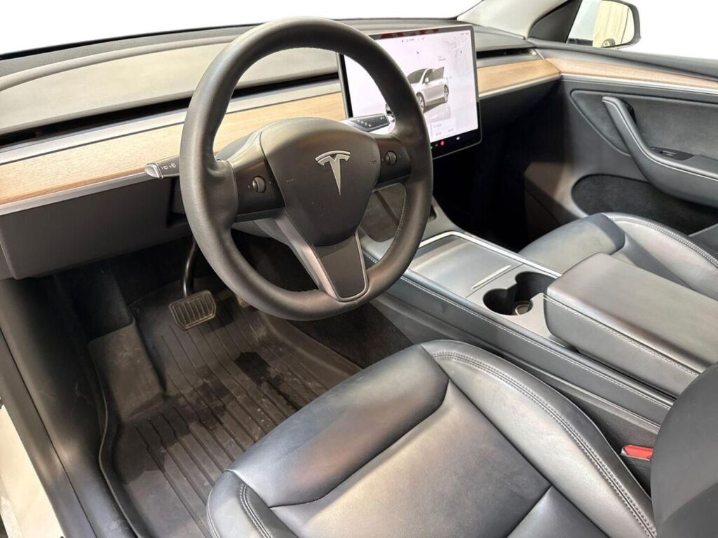 Tesla Model Y 2023 Valkoinen