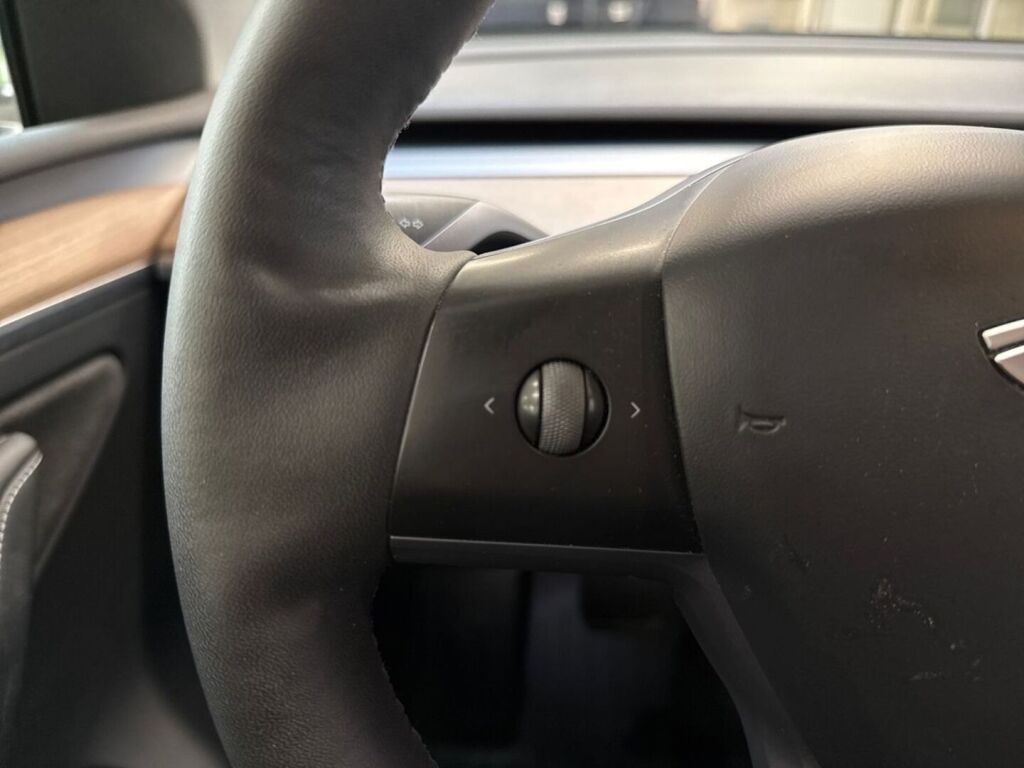 Tesla Model Y 2023 Valkoinen