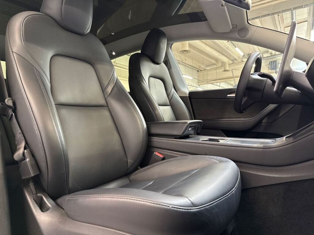 Tesla Model Y 2023 Valkoinen