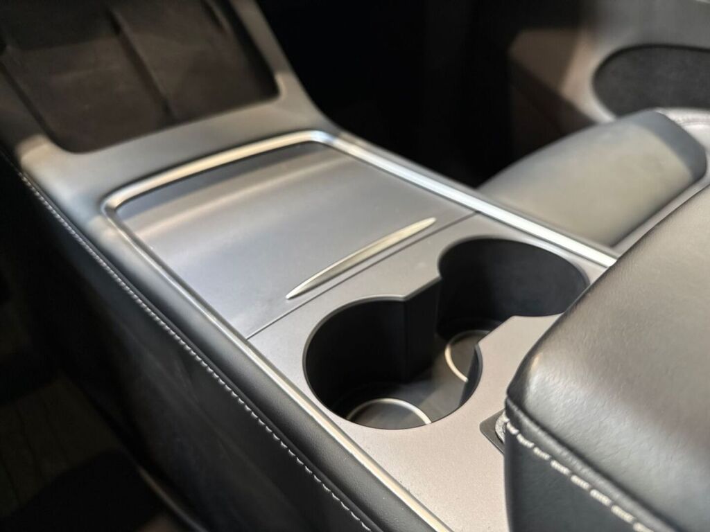Tesla Model Y 2023 Valkoinen