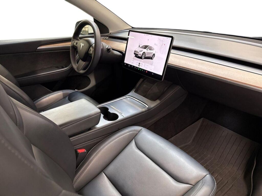 Tesla Model Y 2023 Valkoinen